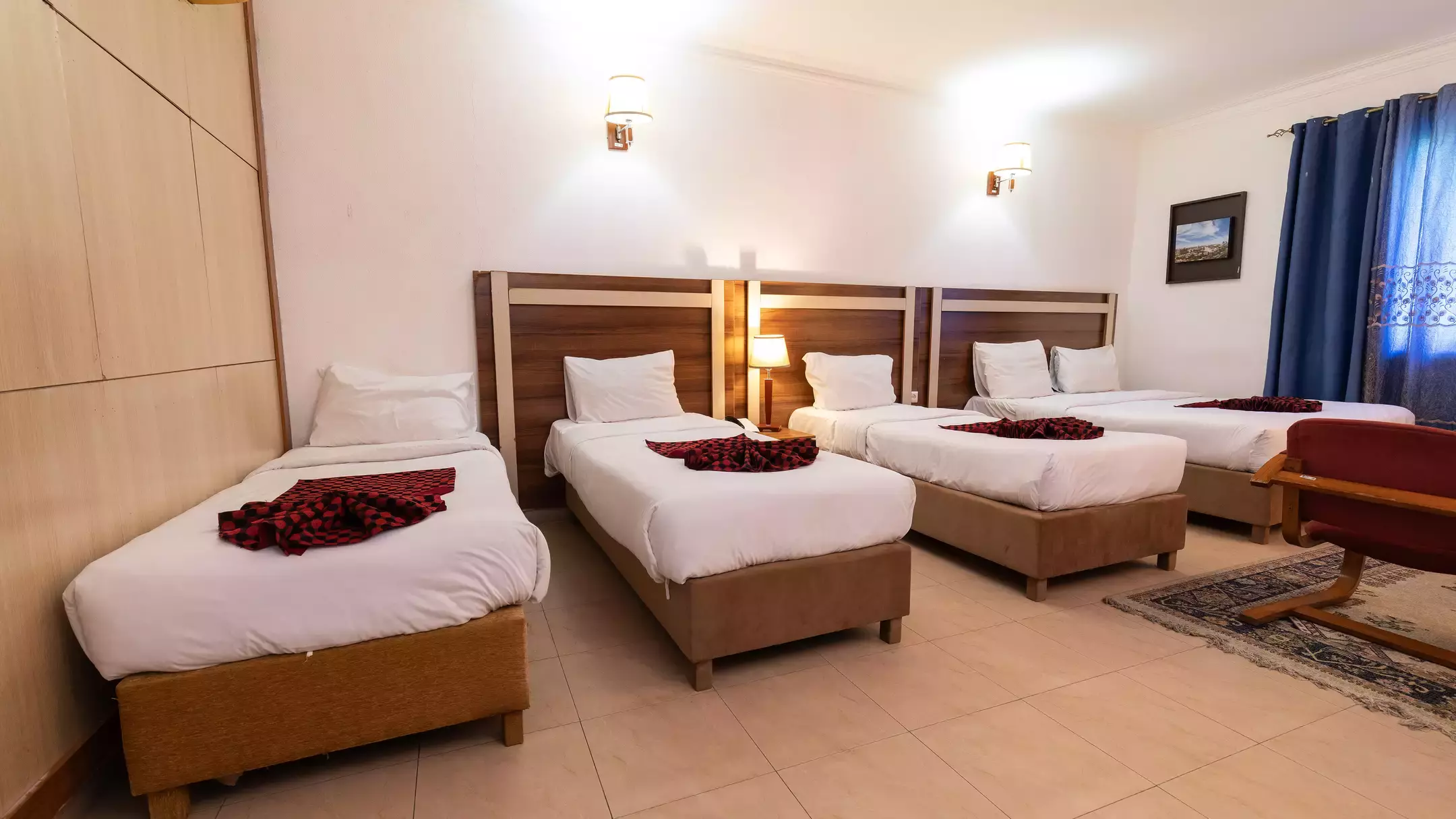 Alibaba https://cdn.alibaba.ir/ostorage/hotel-accommodation-images/67054040666674792fccc70d_66e953b079e696602f42e445_هتل هلیا - اتاق پنج تخته (1).webp